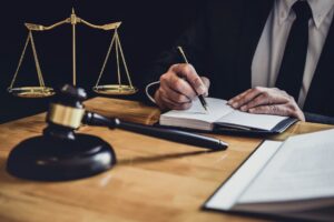 commercial litigation lawyer in Aurora, IL