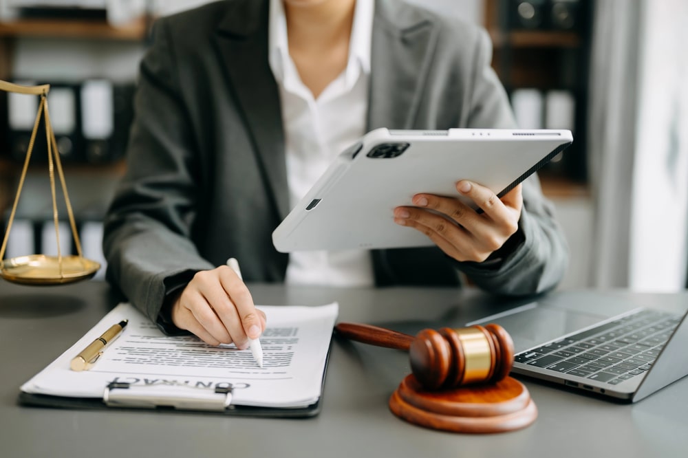 contract review lawyer Evanston, IL